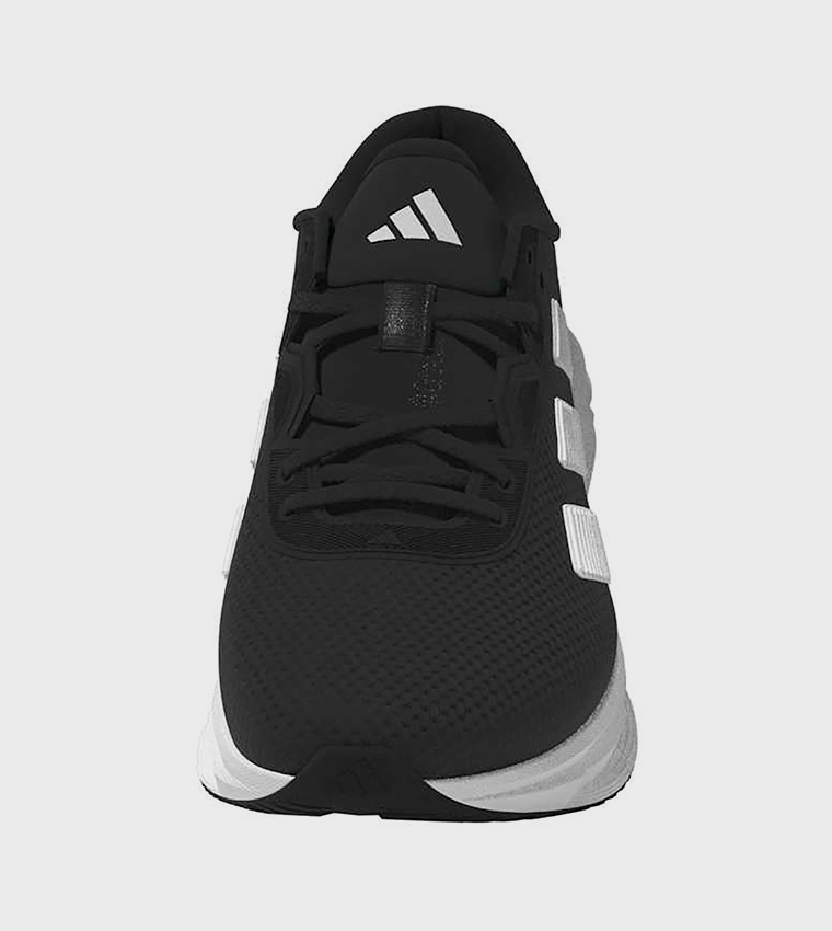 حذاء جري جالاكسي واسع جدًا مخطط برباط