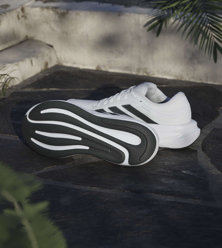 سنيكرز جري ريسبونس مخطط