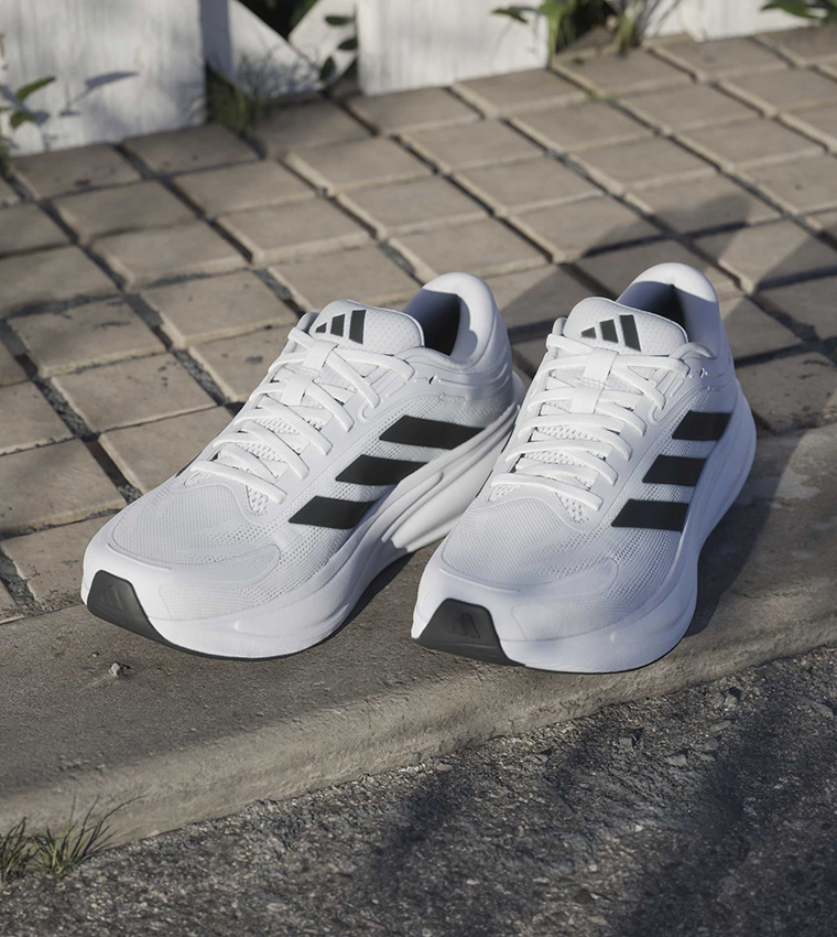 سنيكرز جري ريسبونس مخطط