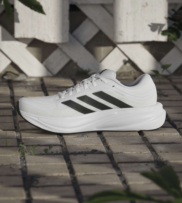 سنيكرز جري ريسبونس مخطط