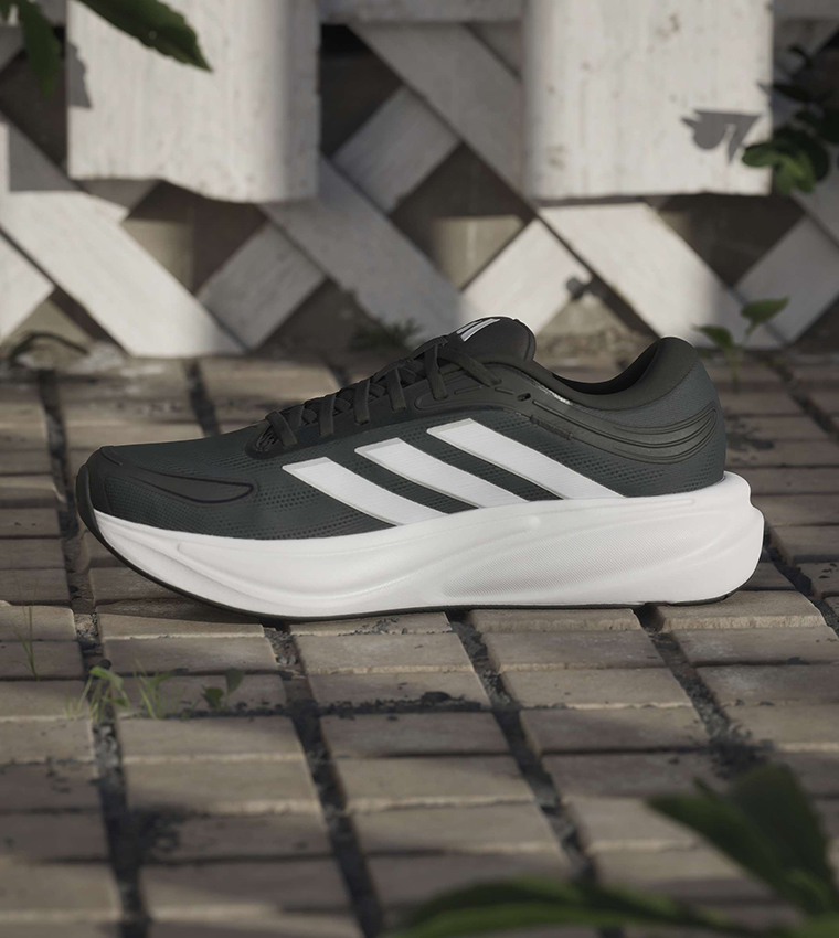 RESPONSE 2 Stripe Detail Running Shoes