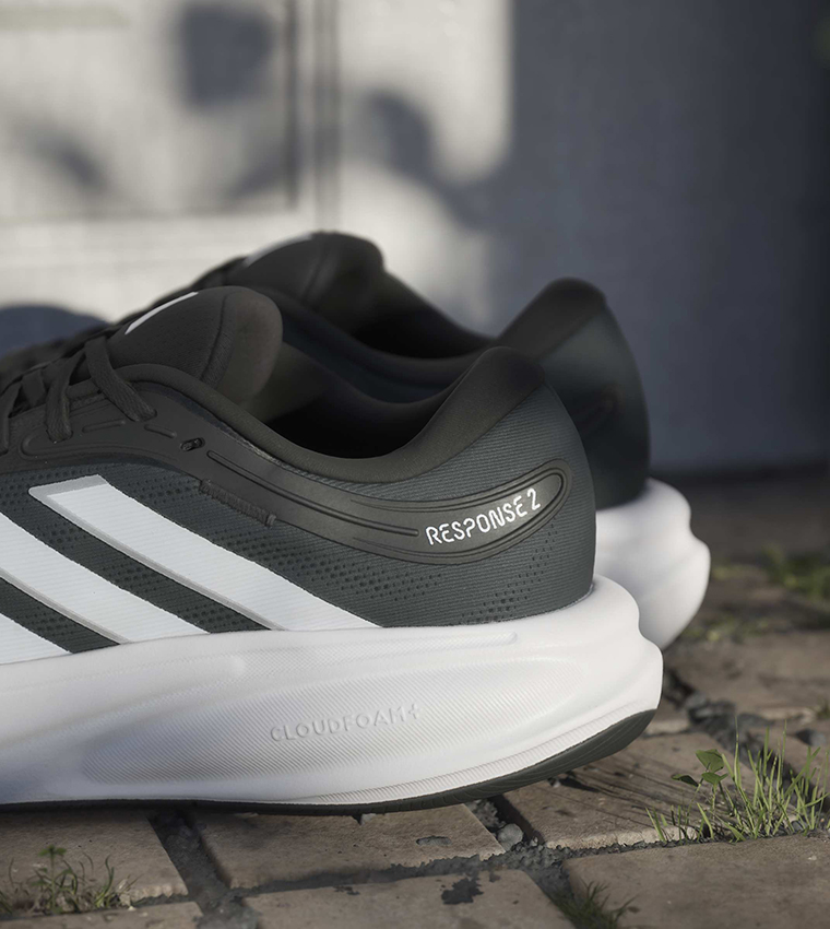 RESPONSE 2 Stripe Detail Running Shoes