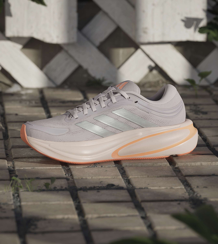 سنيكرز جري ريسبونس مخطط