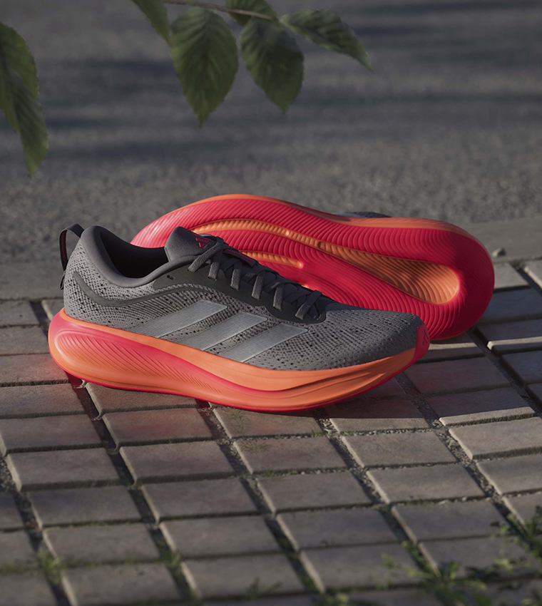 RESPONSE PACE Stripe Detail Running Shoes