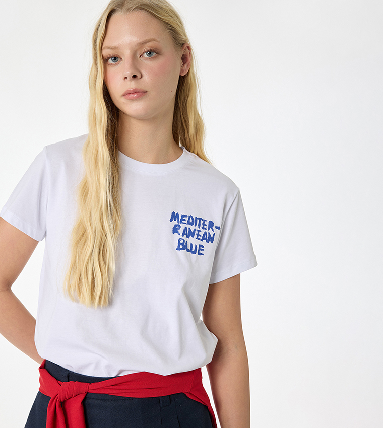 تيشيرت بطبعة بكم قصير