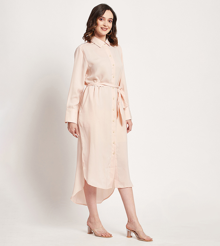 فستان بأكمام طويلة