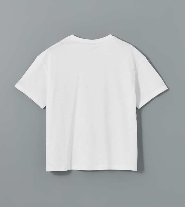 قميص بأكمام قصيرة بطبعة