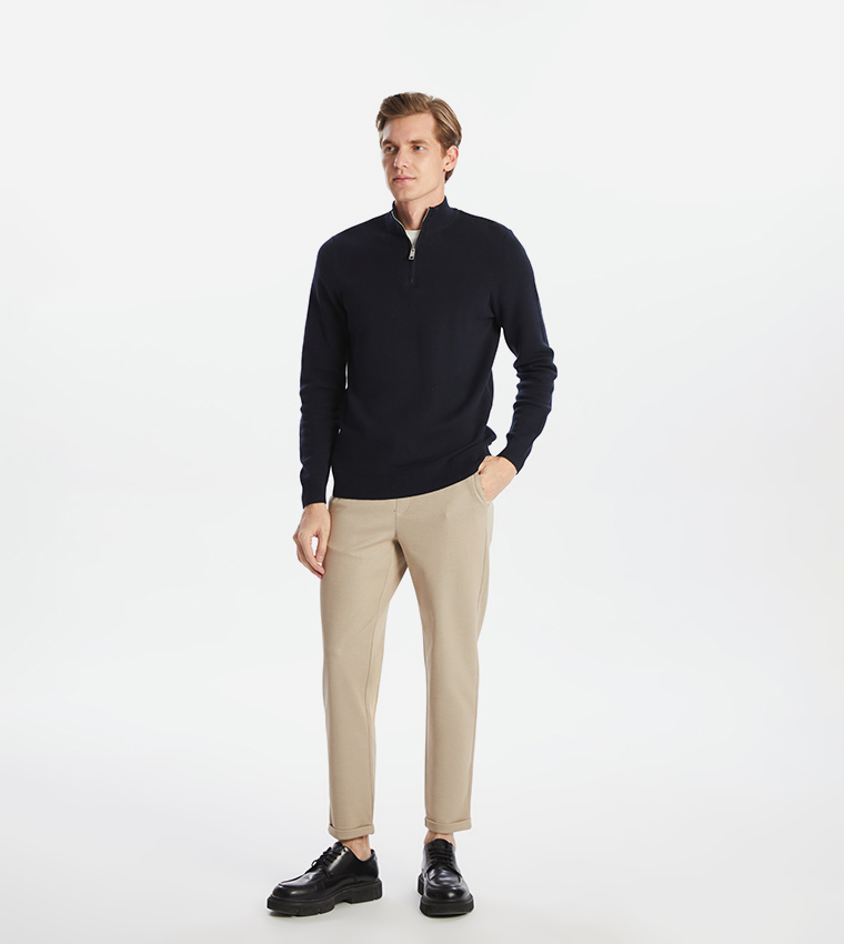 سويتر بياقة عالية ونصف سحاب 