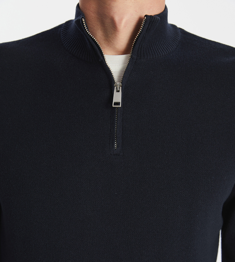 سويتر بياقة عالية ونصف سحاب 