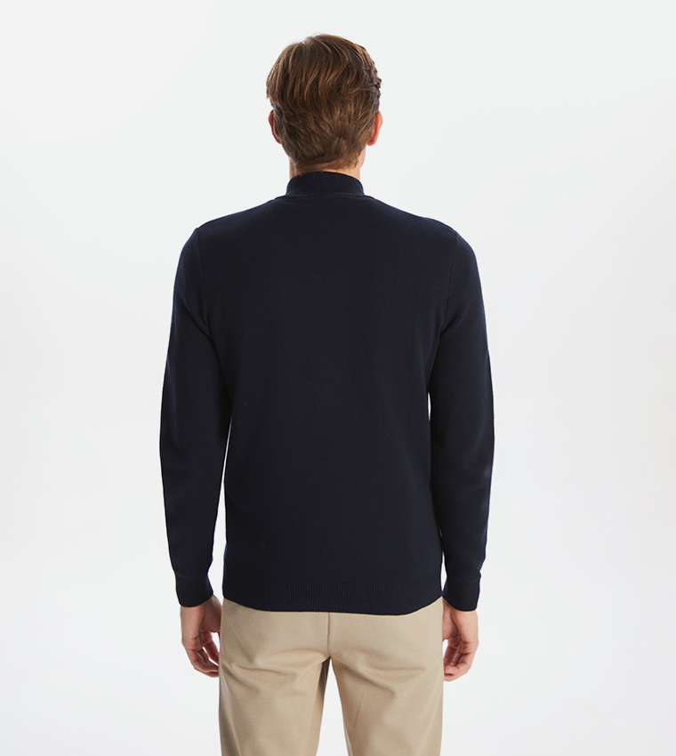 سويتر بياقة عالية ونصف سحاب 