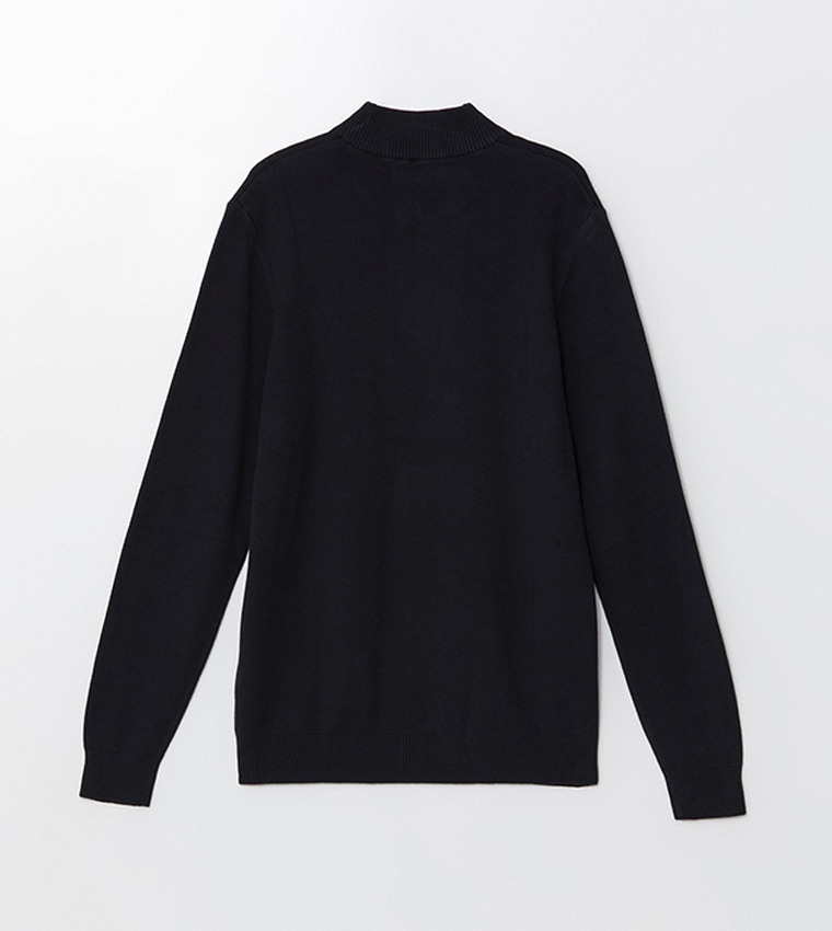 سويتر بياقة عالية ونصف سحاب 