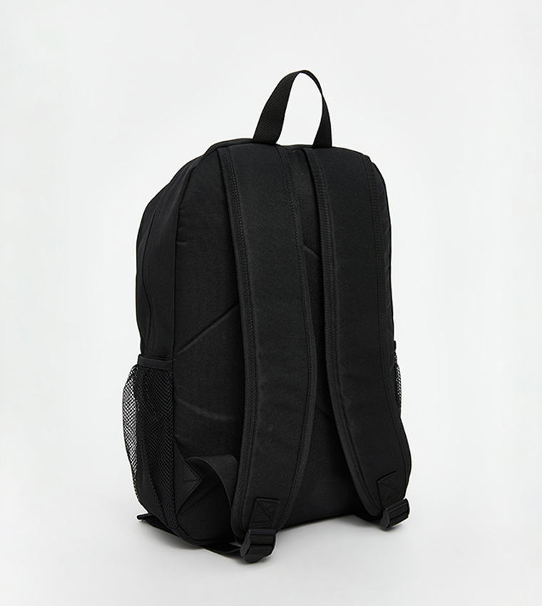 شنطة ظهر بجيوب وطبعة 