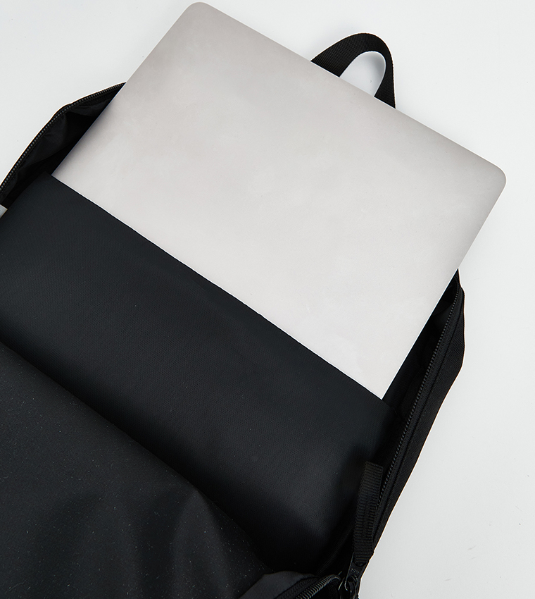 شنطة ظهر بجيوب وطبعة 