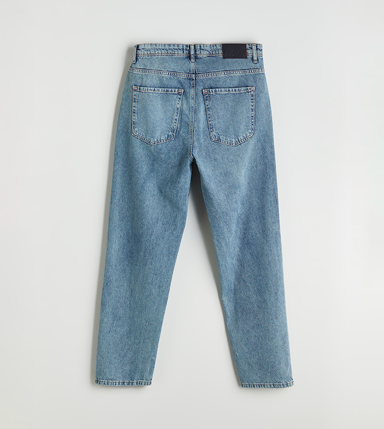 جينز واسع مغسول 