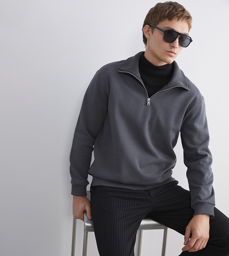 Half Zippered Long Sleeves Sweatshirt