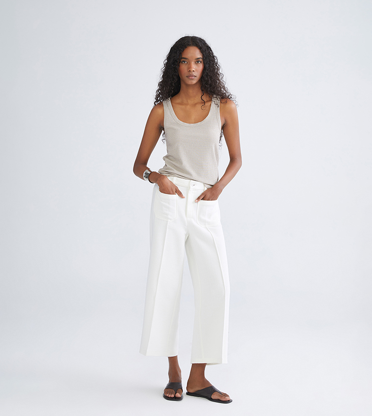 تانك توب بياقة سكوب 