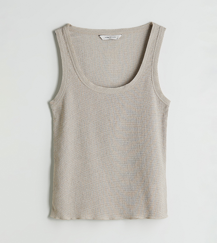 تانك توب بياقة سكوب 