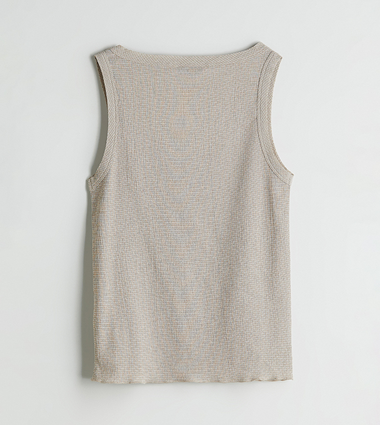 تانك توب بياقة سكوب 