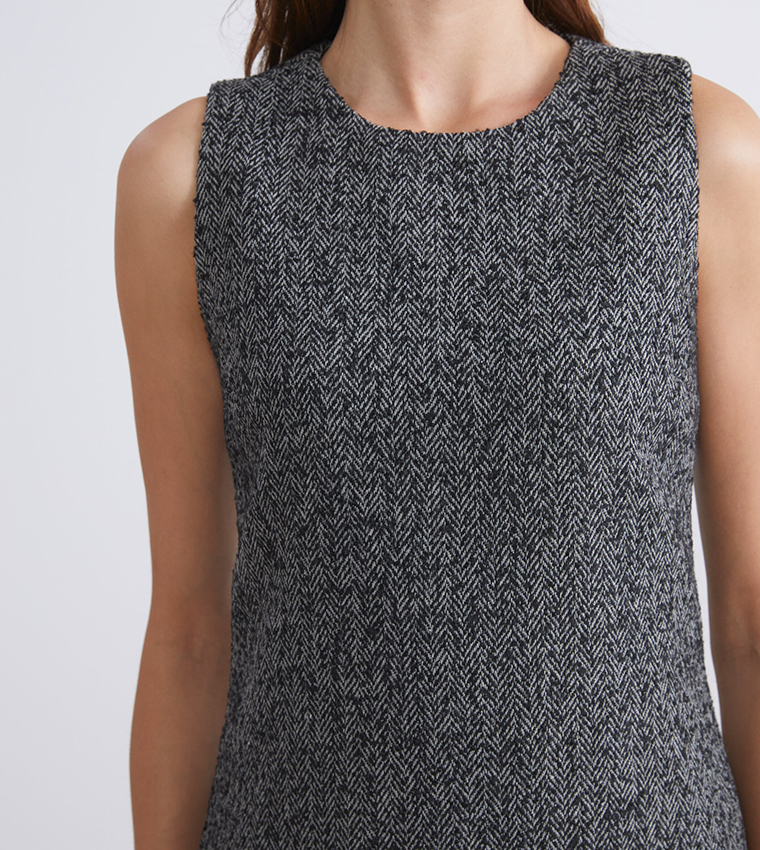 فستان ميني بقصة A ونقشة 