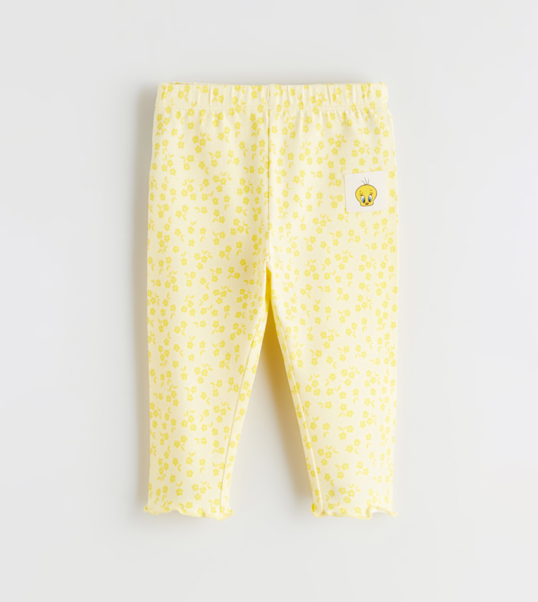 طقم ملابس بطبعة وكم قصير 