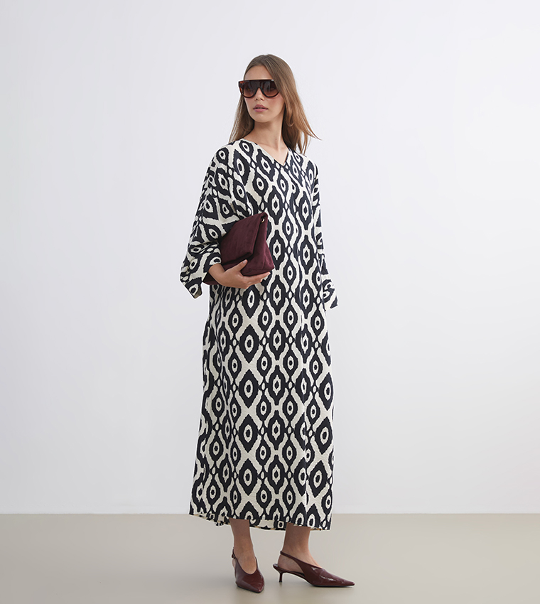 Patterned V-Neck 3/4 Sleeves Midaxi Dress