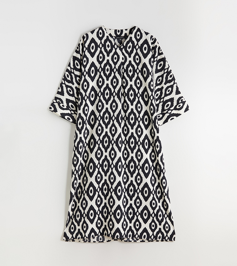 Patterned V-Neck 3/4 Sleeves Midaxi Dress