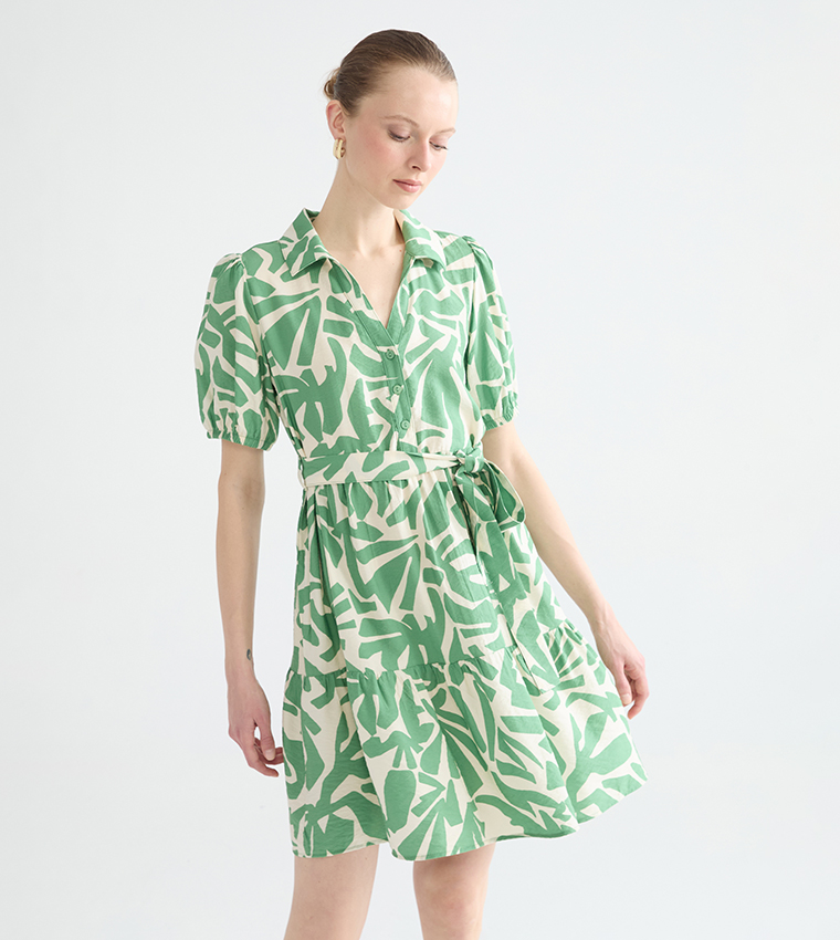 فستان ميني بطبعة وكم قصيرة