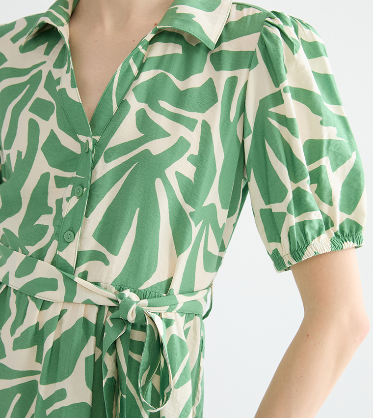 فستان ميني بطبعة وكم قصيرة