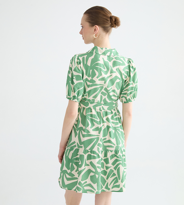 فستان ميني بطبعة وكم قصيرة