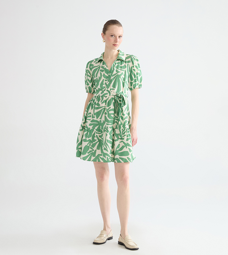 فستان ميني بطبعة وكم قصيرة