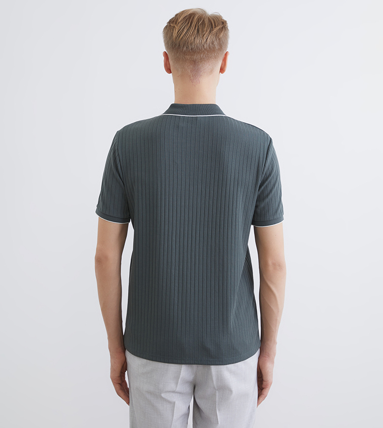 تيشيرت بولو بكم قصير