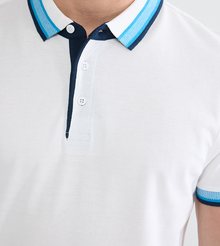 تيشيرت بولو بكم قصير بحواف متباينة