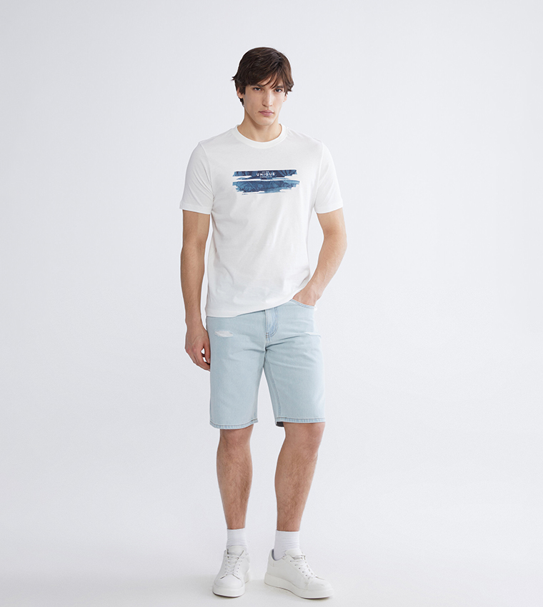 تيشيرت بطبعة وكم قصير