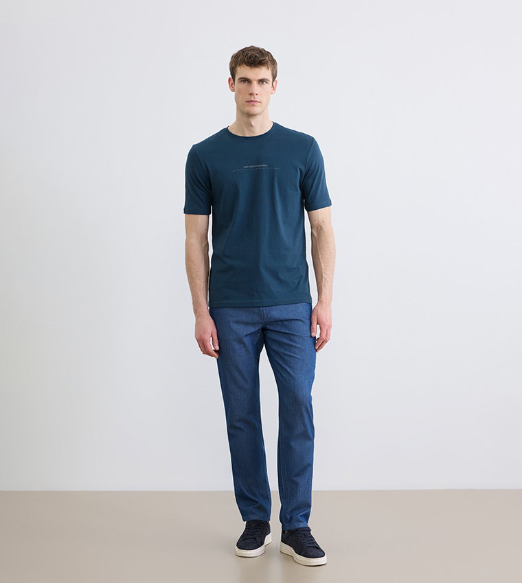 تيشيرت بطبعة وكم قصير