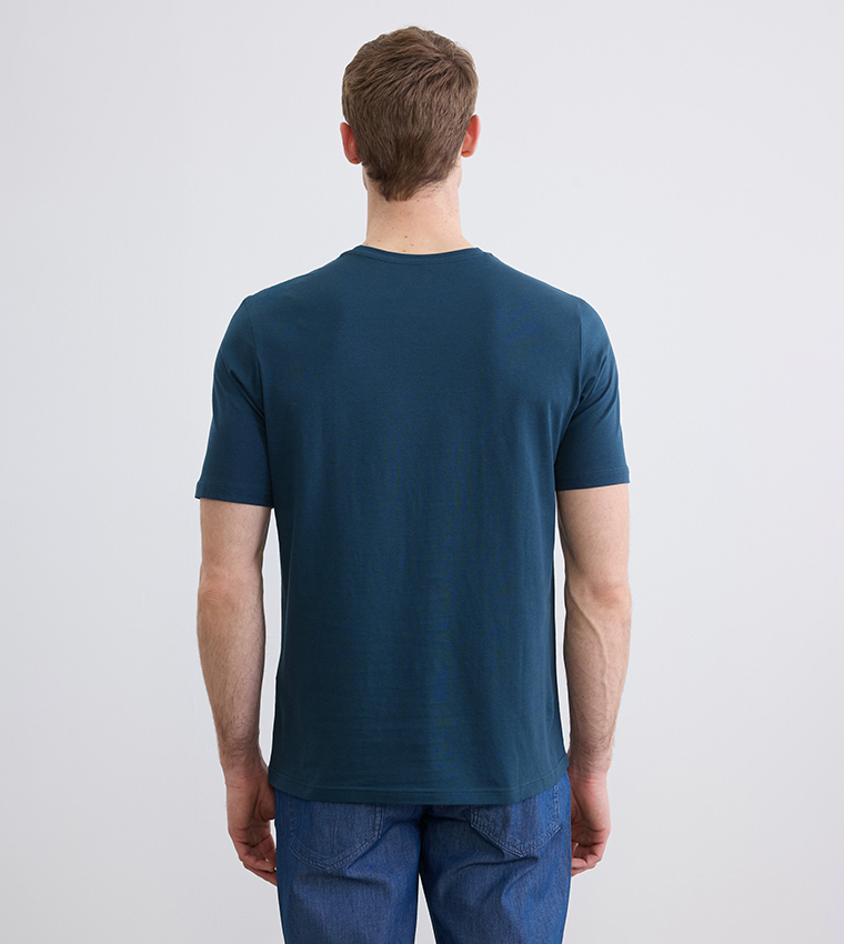 تيشيرت بطبعة وكم قصير