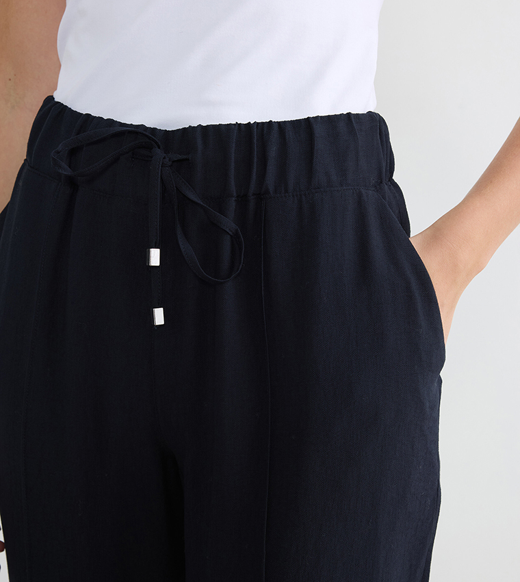 بنطلون برباط على الخصر 