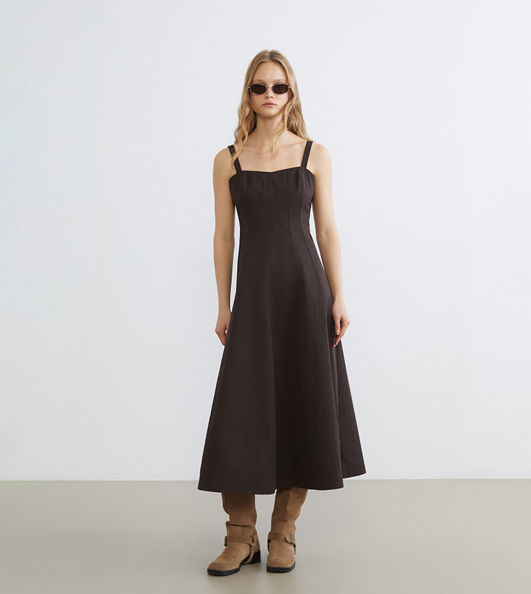 Solid Sweetheart Neck Strappy Midi Dress