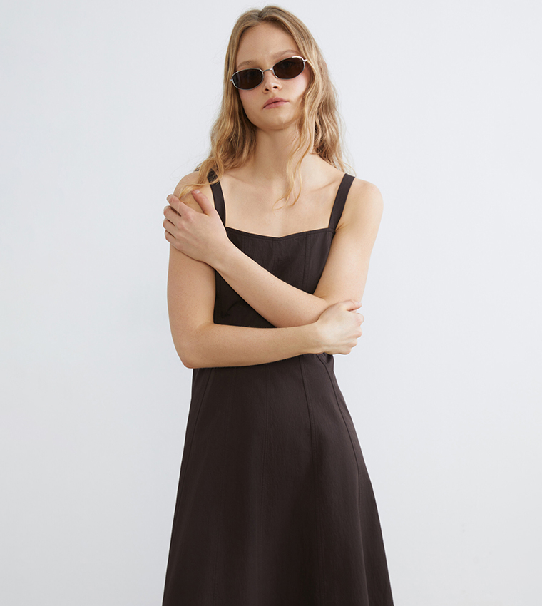 Solid Sweetheart Neck Strappy Midi Dress
