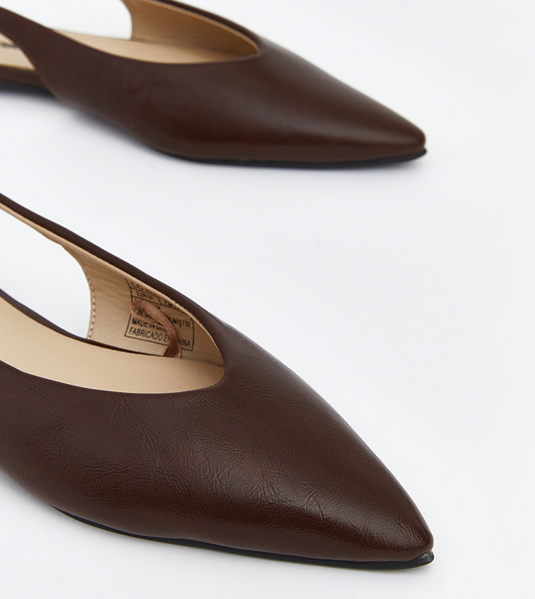 حذاء فلات بحزام خلفي بمقدمة مدببة