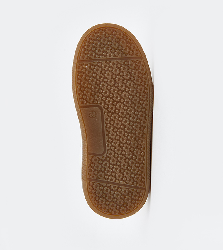 سنيكرز بحزام فليكرو بطبعة ستيتش اند أنجل