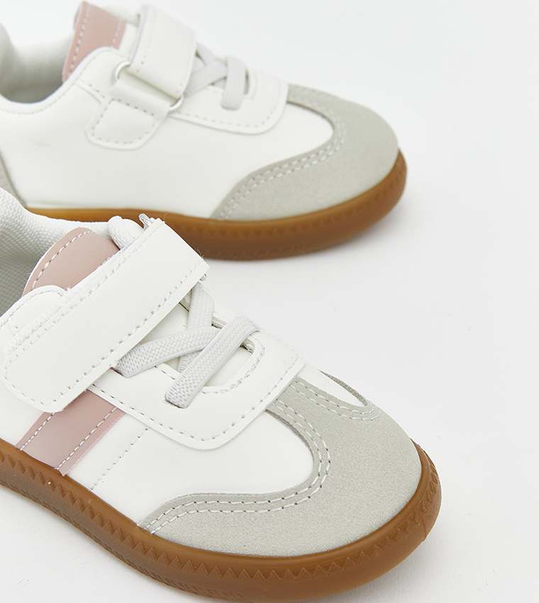 سنيكرز شبه شامواه بحزام فليكرو 