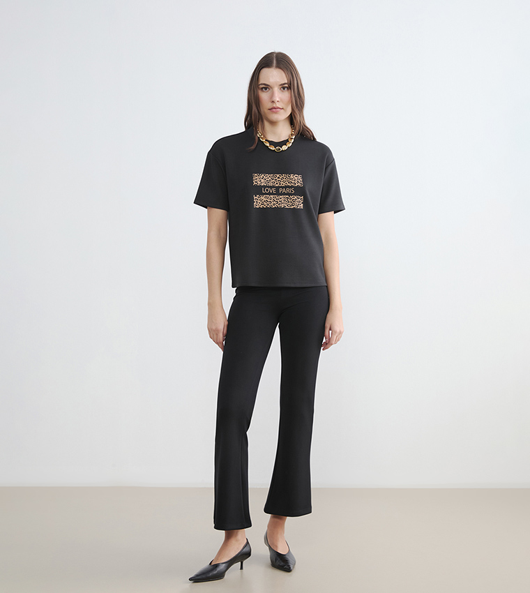 تيشيرت ناعم بقبة مستديرة وطبعة فهد 