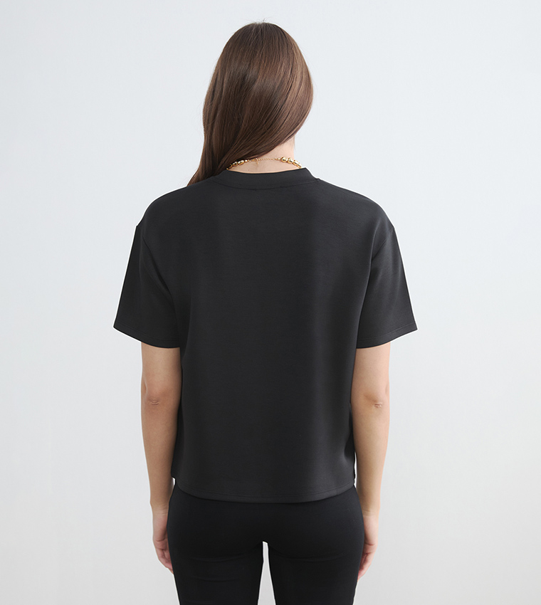 تيشيرت ناعم بقبة مستديرة وطبعة فهد 