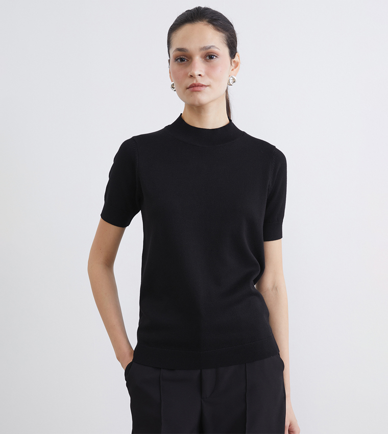 سويتر محبوك بقبة عالية