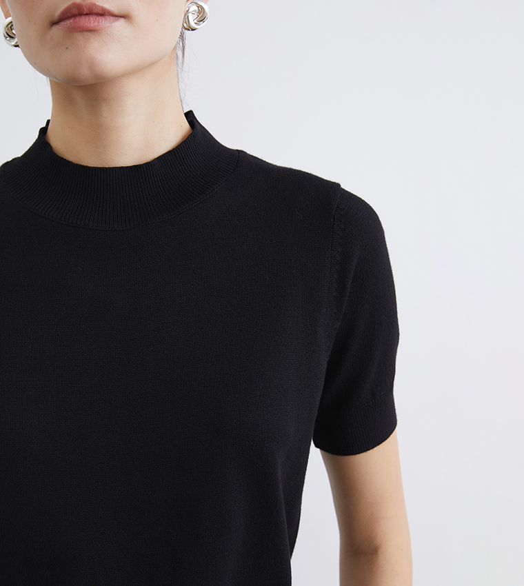 سويتر محبوك بقبة عالية