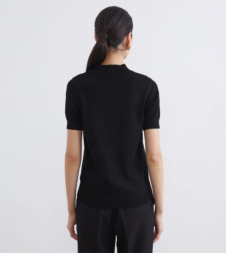 سويتر محبوك بقبة عالية