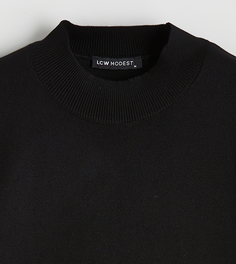 سويتر محبوك بقبة عالية