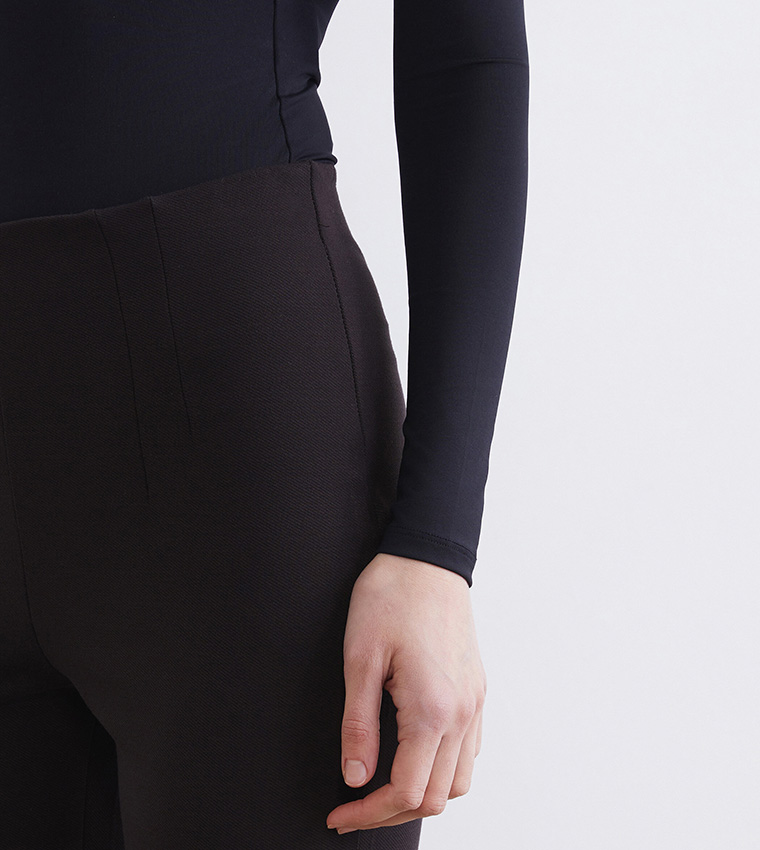 بنطلون واسع ضيق سادة بكسرات 