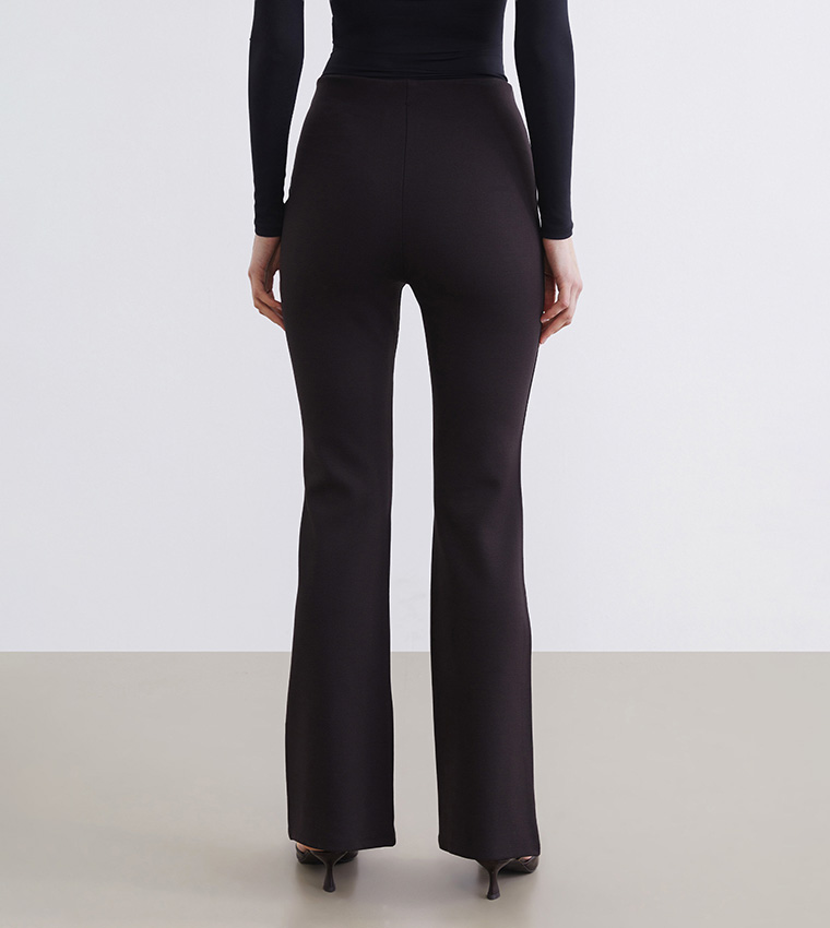 بنطلون واسع ضيق سادة بكسرات 