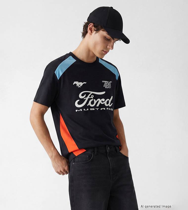 تيشيرت بقبة مستديرة بطبعة فورد